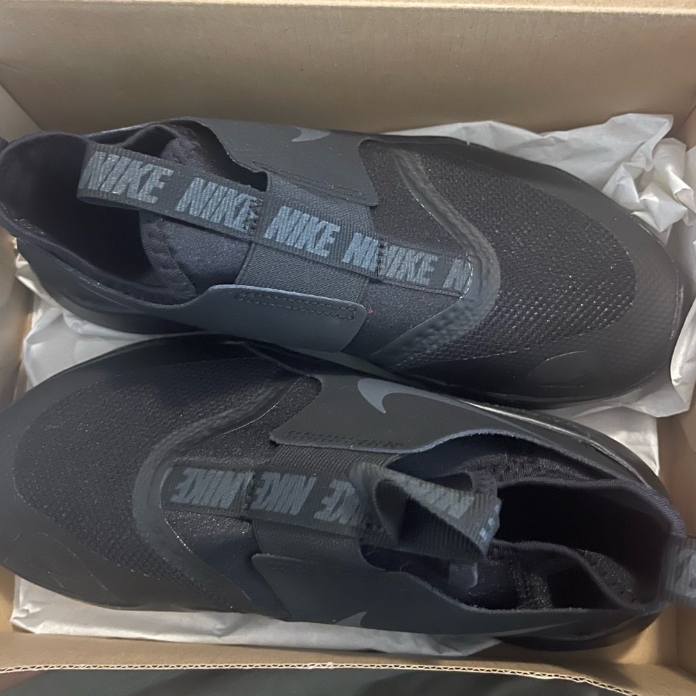 Nike Boy's Flex Black Slip On Running Shoe Size 3.5